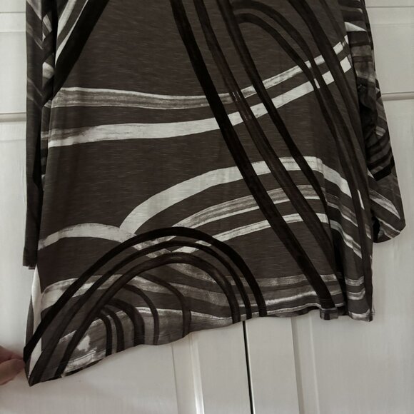 Chico’s Size 3 Abstract Blouse 3/4 Slee Brown Gray Geometric Top Chicos XL Flowy - Picture 5 of 9